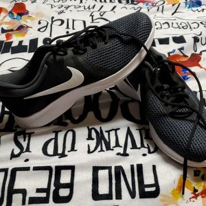 Nike Mens Revolution 4 Running Shoe